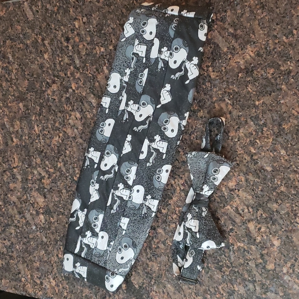 You'll be Styling in this Peanuts Snoopy Red Baron Cumberbund & Bow Tie